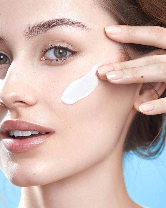 Luxelux Gold Bandage Bose Moisturizing Cream for Anti Wrinkle and Nourishing Skin